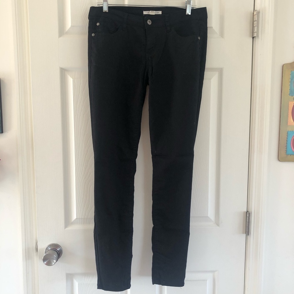 ✨5 for $25✨Forever 21 black skinny jeans.